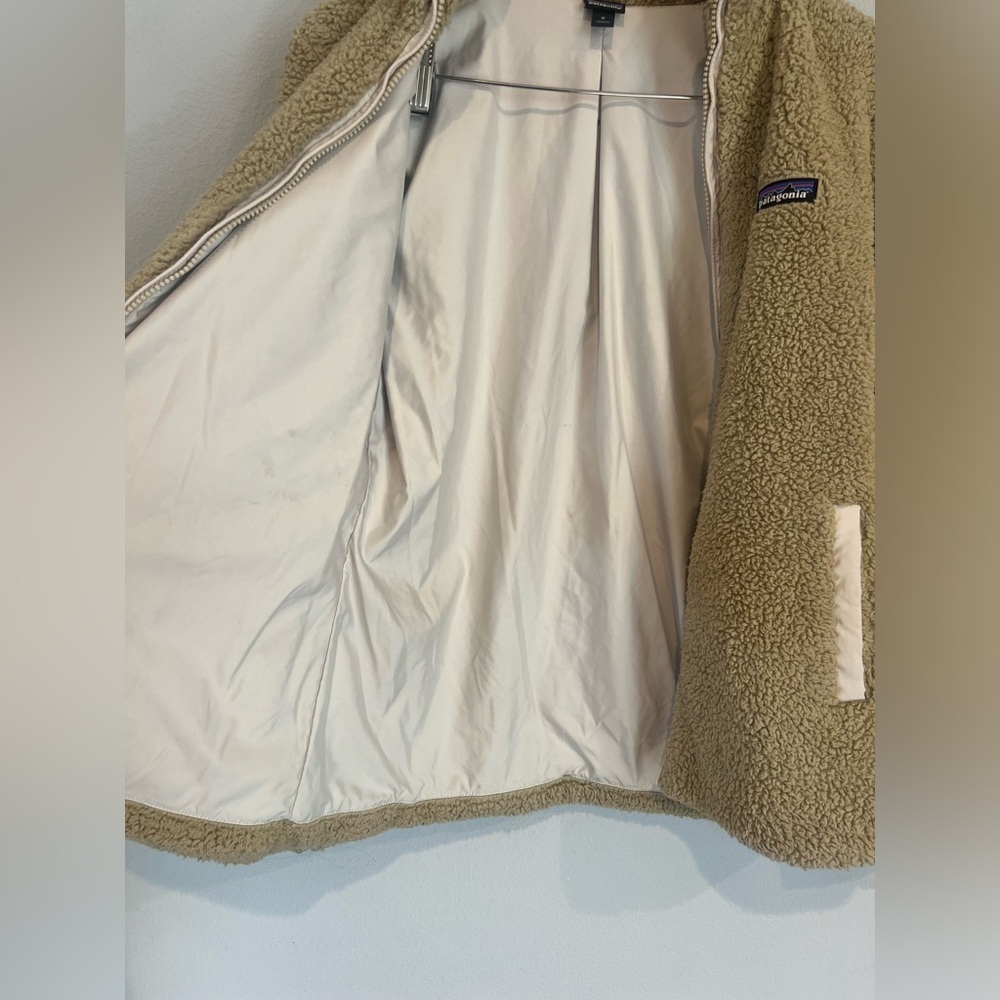 Patagonia Tan/Beige Teddy Sherpa Lined Jacket Size Medium - Picture 4 of 6